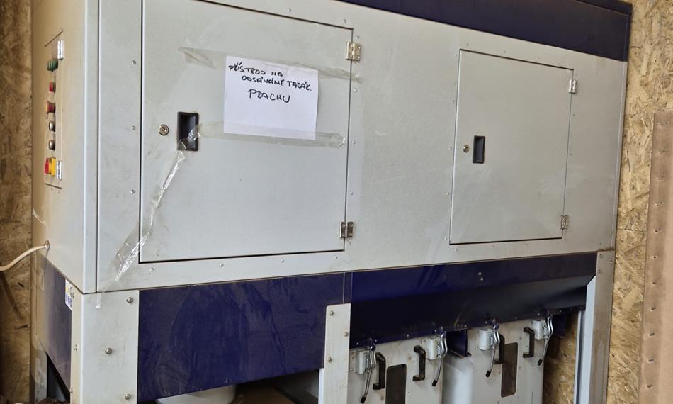 Přístroj na odsávání tabákového prachu